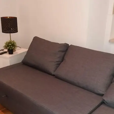 Ajuda - Tram Line Apartamento *